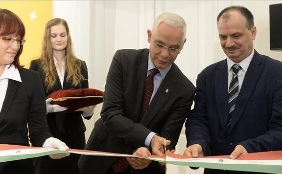 károli-avat576x356